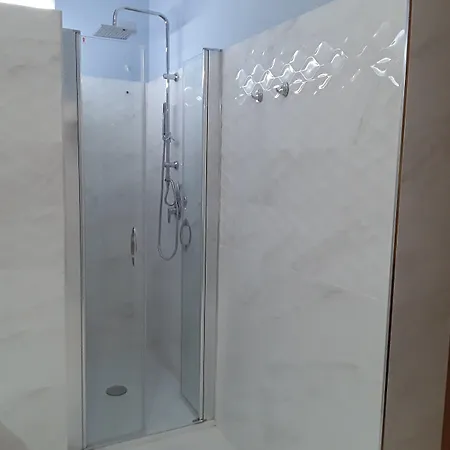 La Riviera Bed & Breakfast 3*