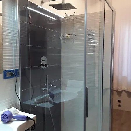 La Riviera Bed & Breakfast 3*